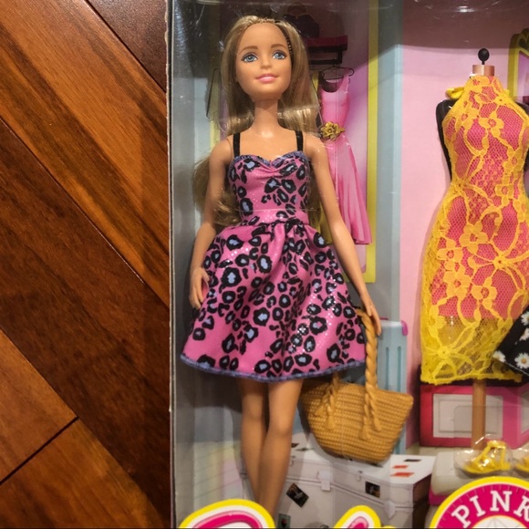 Barbie Retired Pink Passport 10 Piece Doll Set (OH) - Picture 3 of 8